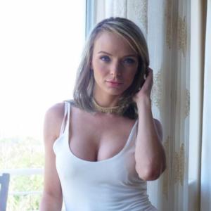 Linzi_Lou