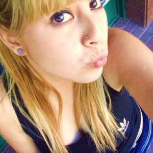 KissableLips90