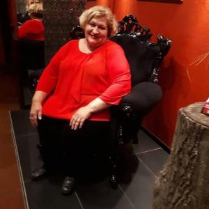 CurvySharon