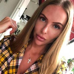 Ellie90