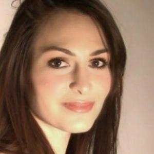 Brunette-Sophie